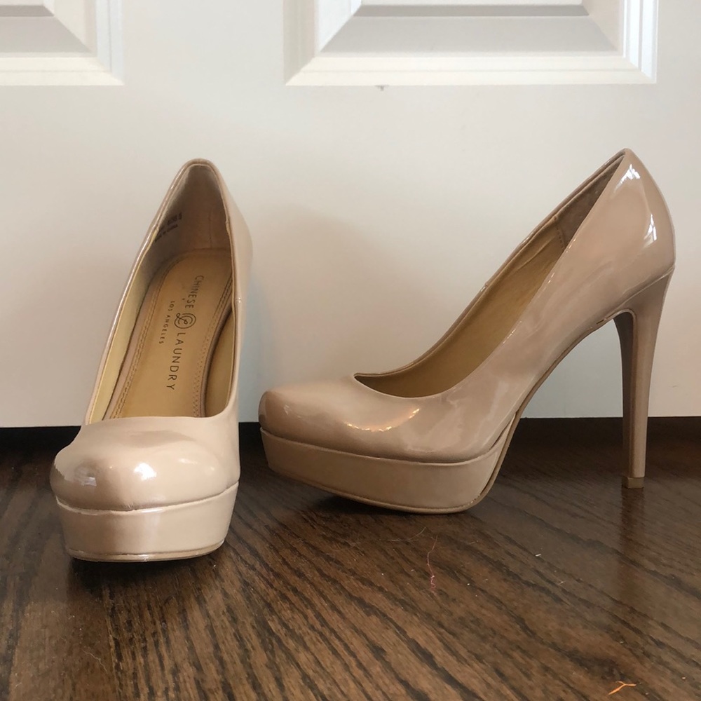 Nude Pumps